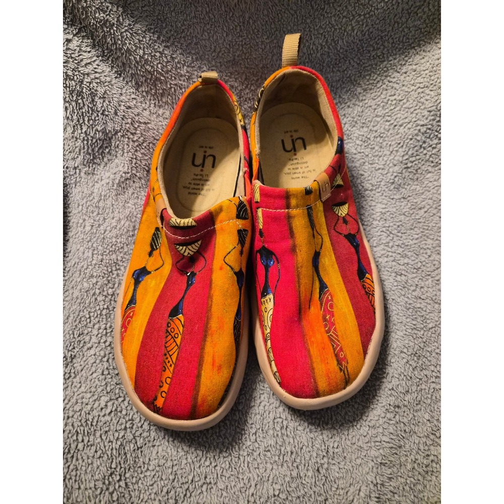 UIN Art Travel Shoes Womens 8.5 Slip On Canvas Loafers African Print Toledo Red